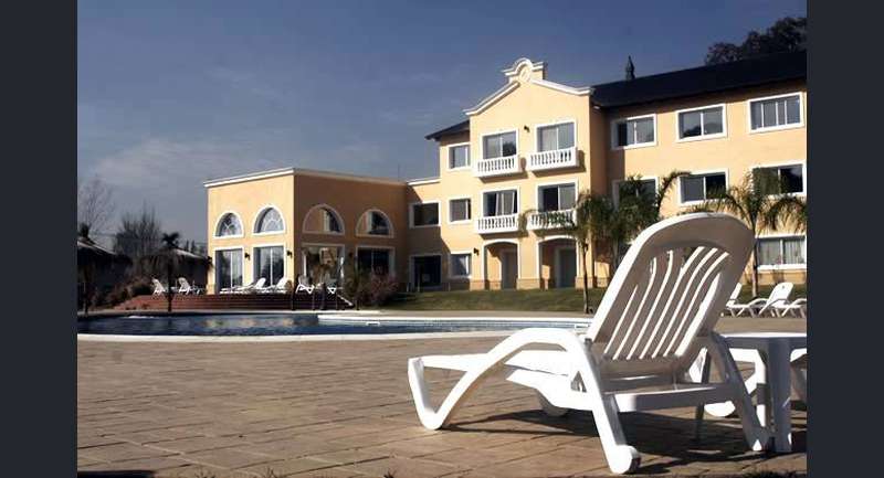 Howard Johnson Hotel & Resort Pilar