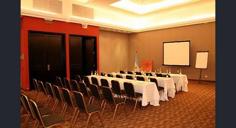 Howard Johnson Hotel & Resort Pilar